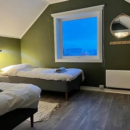 Holiday home Front View - Mountain & Seaview Reine