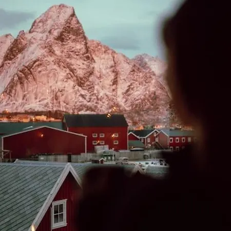 Front View - Mountain & Seaview * Reine