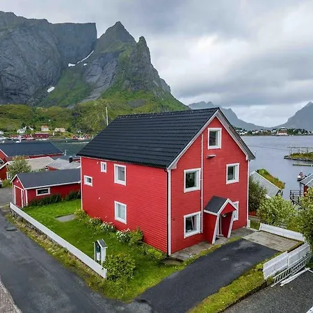 Front View - Mountain & Seaview * Reine