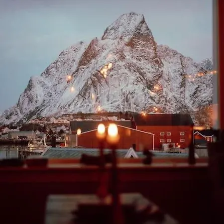 Front View - Mountain & Seaview Dom wakacyjny Reine