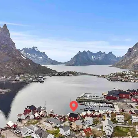 Holiday home Front View - Mountain & Seaview Reine