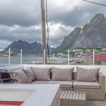 Holiday home Front View - Mountain & Seaview Reine