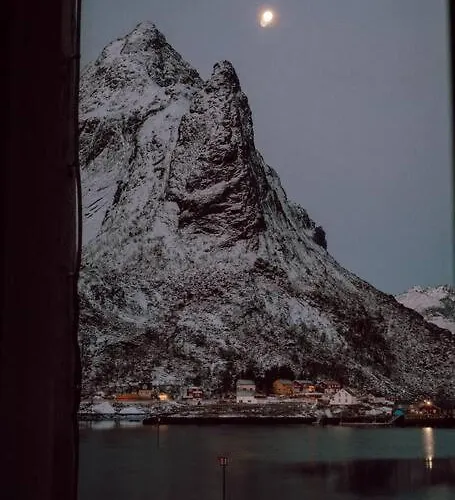 Front View - Mountain & Seaview Reine