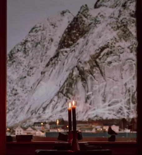 Front View - Mountain & Seaview Semesterbostad Reine