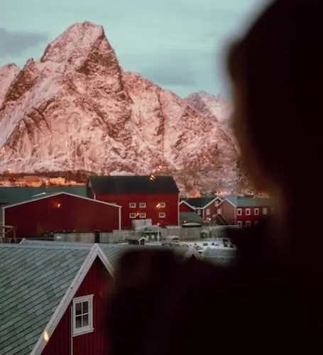 Front View - Mountain & Seaview * Reine