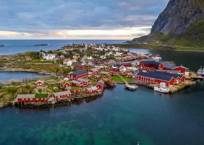 Front View - Mountain & Seaview Reine
