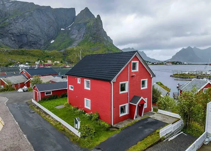Front View - Mountain & Seaview Reine